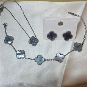 Mother of Pearl Clover Jewelry Set